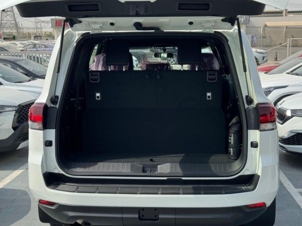 Новый Toyota Land Cruiser 300 Series, 4.0 л, 2025 в Дубае от Titanum Cars Белый цвет. GCC | AUTO.AE