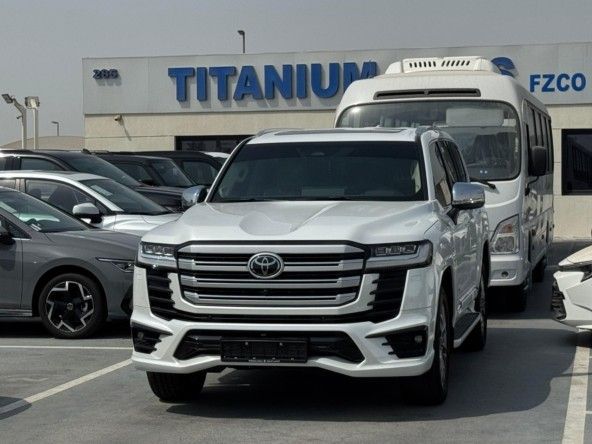 Новый Toyota Land Cruiser 300 Series, 3.4 л, 2025 в Дубае от Titanum Cars Белый цвет. Other | AUTO.AE