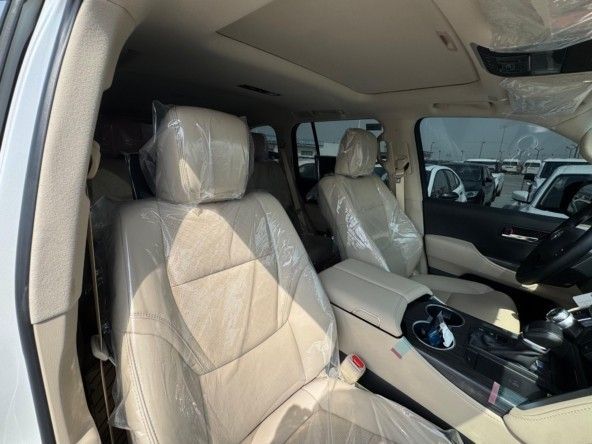 Новый Toyota Land Cruiser 300 Series, 3.4 л, 2025 в Дубае от Titanum Cars Белый цвет. Other | AUTO.AE