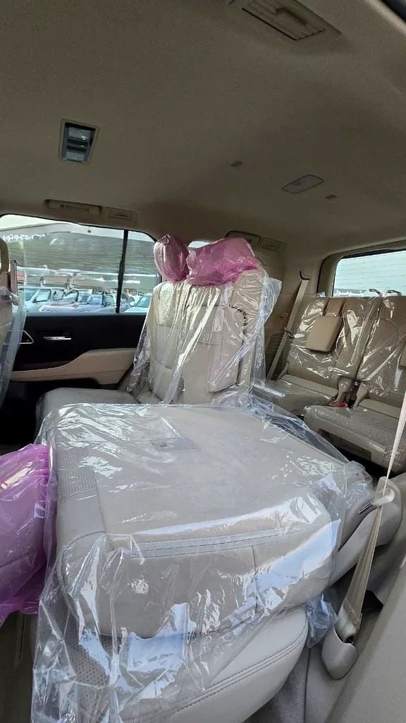 Новый Toyota Land Cruiser 300 Series, 4.0 л, 2025 в Дубае от BANIYAS CARS SHOWROOM Черный цвет. GCC | AUTO.AE