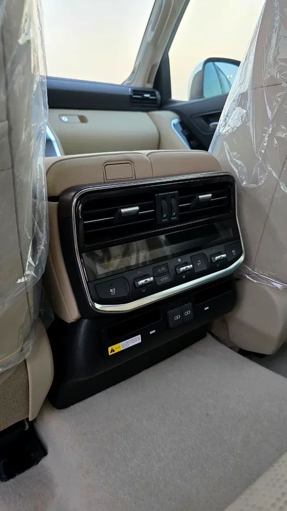 Новый Toyota Land Cruiser 300 Series, 4.0 л, 2025 в Дубае от BANIYAS CARS SHOWROOM Черный цвет. GCC | AUTO.AE