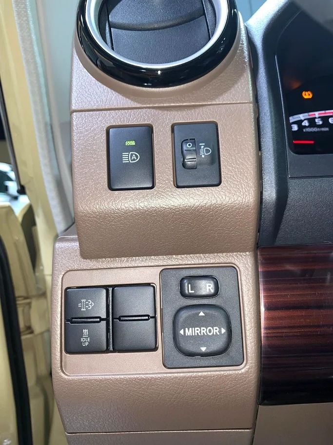 Новый Toyota Land Cruiser 70 Series Рестайлинг 2, 2.8 л, 2025 в Дубае от BANIYAS CARS SHOWROOM Бежевый цвет. GCC | AUTO.AE