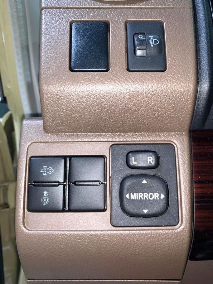 Новый Toyota Land Cruiser 70 Series Рестайлинг 2, 2.8 л, 2025 в Дубае от BANIYAS CARS SHOWROOM Бежевый цвет. GCC | AUTO.AE