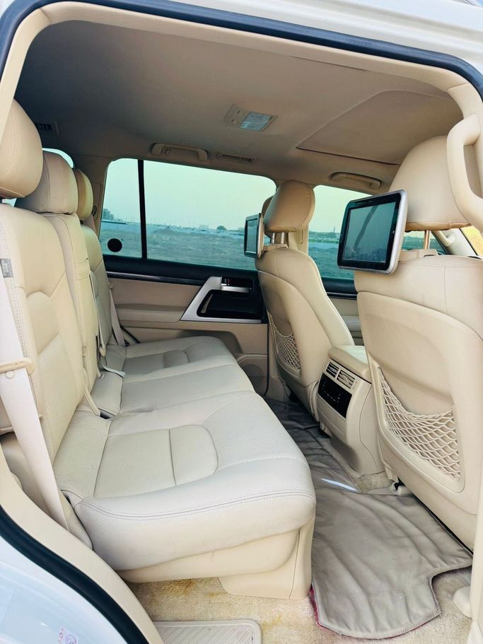 Подержанный Toyota Land Cruiser 200 Series Рестайлинг 2, 4.6 л, 2016 в Дубае от Al Balora Al Bayda Used Cars Белый цвет. Other | AUTO.AE