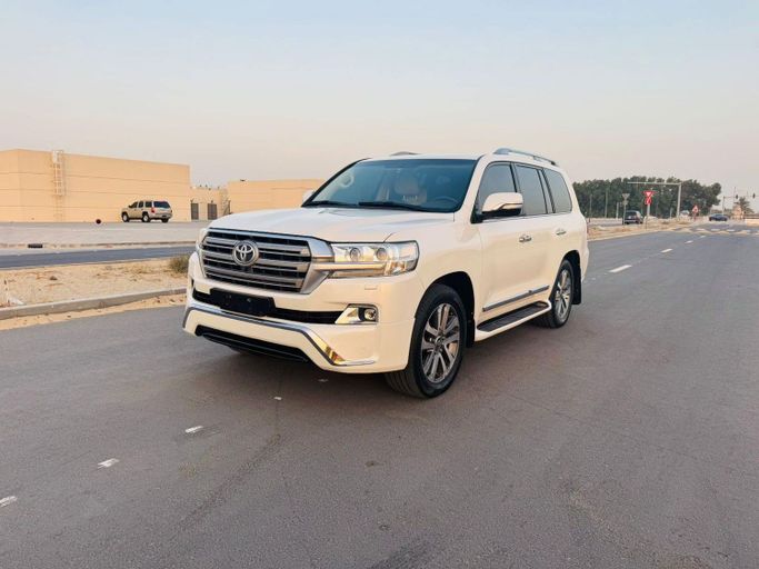 Подержанный Toyota Land Cruiser 200 Series Рестайлинг 2, 4.6 л, 2016 в Дубае от Al Balora Al Bayda Used Cars Белый цвет. Other | AUTO.AE