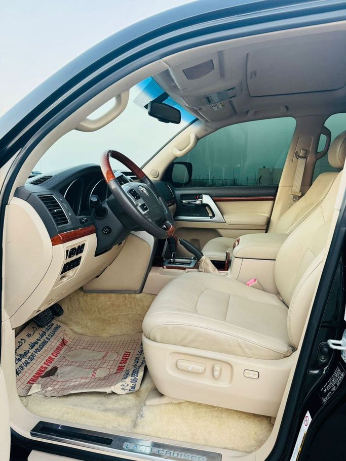 Подержанный Toyota Land Cruiser 200 Series Рестайлинг 1, 4.5 л, 2014 в Дубае от Al Balora Al Bayda Used Cars Черный цвет. Other | AUTO.AE
