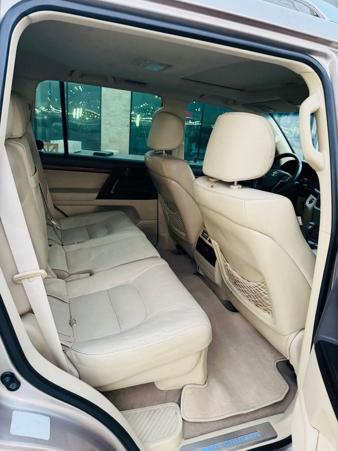 Подержанный Toyota Land Cruiser 200 Series Рестайлинг 2, 4.0 л, 2016 в Дубае от Al Balora Al Bayda Used Cars Коричневый цвет. Other | AUTO.AE