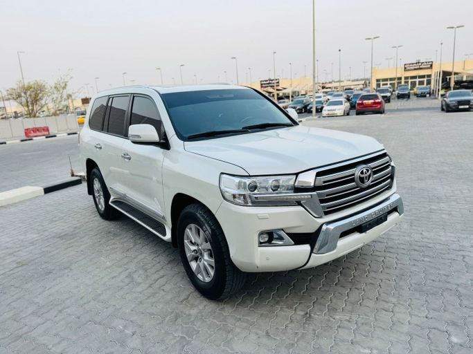 Подержанный Toyota Land Cruiser 200 Series Рестайлинг 2, 4.6 л, 2017 в Дубае от Al Balora Al Bayda Used Cars Белый цвет. Other | AUTO.AE