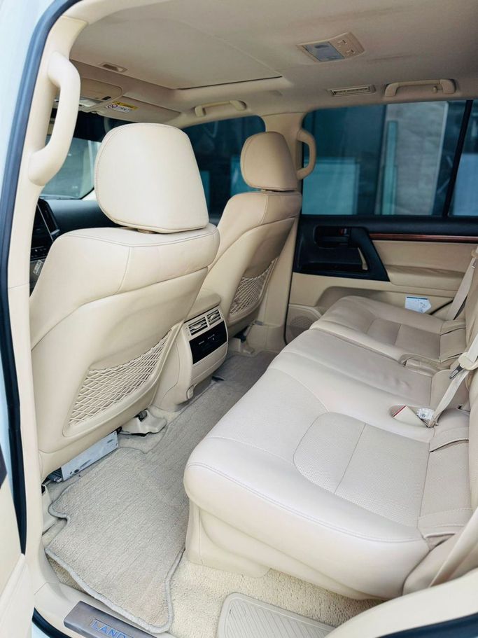 Подержанный Toyota Land Cruiser 200 Series Рестайлинг 2, 4.6 л, 2017 в Дубае от Al Balora Al Bayda Used Cars Белый цвет. Other | AUTO.AE