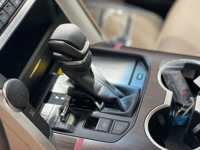 Новый Toyota Land Cruiser 300 Series, 4.0 л, 2024 в Дубае от My Way Motors Белый цвет. GCC | AUTO.AE