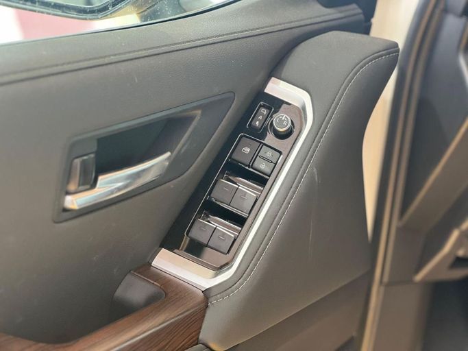 Новый Toyota Land Cruiser 300 Series, 4.0 л, 2023 в Дубае от My Way Motors Белый цвет. Европейская | AUTO.AE