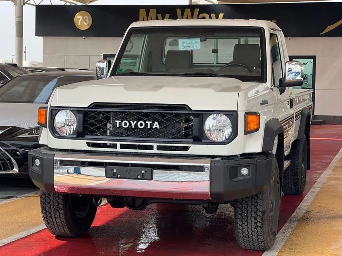 Новый Toyota Land Cruiser 70 Series Рестайлинг 2, 4.0 л, 2025 в Дубае от My Way Motors Белый цвет. GCC | AUTO.AE
