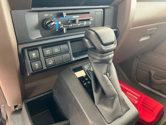 Новый Toyota Land Cruiser 70 Series Рестайлинг 2, 4.0 л, 2025 в Дубае от My Way Motors Белый цвет. GCC | AUTO.AE