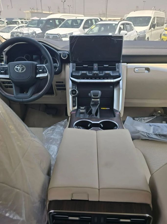 Новый Toyota Land Cruiser 300 Series, 3.4 л, 2024 в Дубае от Pegasus Automobile Черный цвет. GCC | AUTO.AE