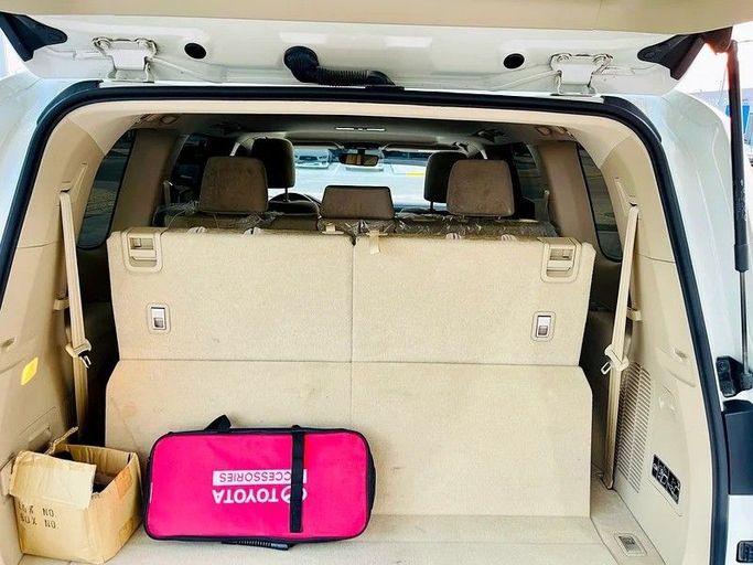 Used Toyota Land Cruiser 300 Series, 3.4 l, 2024 in Dubai by Al Borj Motors, White color. GCC Specs | AUTO.AE