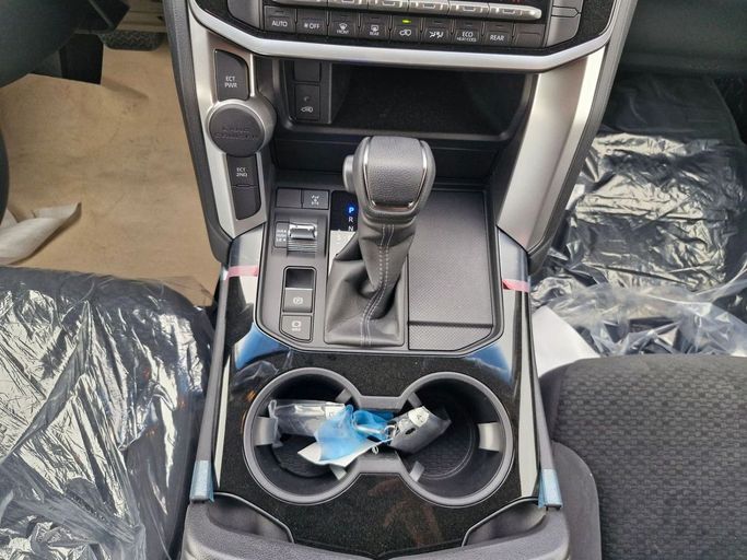 Новый Toyota Land Cruiser 300 Series, 4.0 л, 2025 в Дубае от Allied Motors Белый цвет. GCC | AUTO.AE