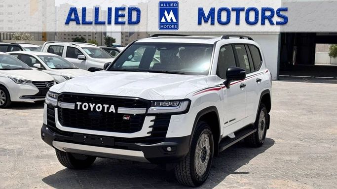 Новый Toyota Land Cruiser 300 Series, 3.4 л, 2025 в Дубае от Allied Motors Белый цвет. GCC | AUTO.AE