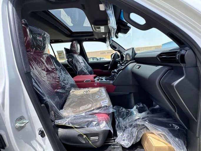 Новый Toyota Land Cruiser 300 Series, 3.4 л, 2025 в Дубае от Allied Motors Белый цвет. GCC | AUTO.AE