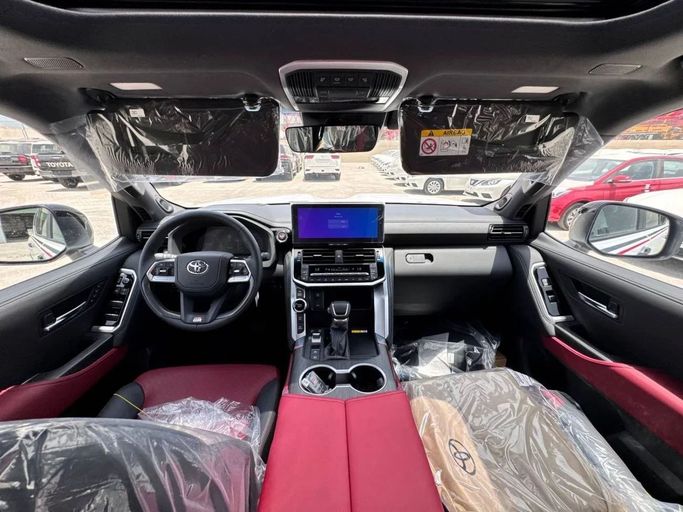 Новый Toyota Land Cruiser 300 Series, 3.4 л, 2025 в Дубае от Allied Motors Белый цвет. GCC | AUTO.AE