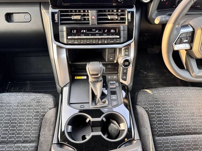 Новый Toyota Land Cruiser 300 Series, 3.3 л, 2025 в Дубае от Allied Motors Серый цвет. Other | AUTO.AE