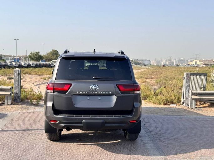 Новый Toyota Land Cruiser 300 Series, 3.3 л, 2025 в Дубае от Allied Motors Серый цвет. Other | AUTO.AE