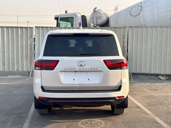 Новый Toyota Land Cruiser 300 Series, 3.4 л, 2025 в Дубае от Allied Motors Белый цвет. Other | AUTO.AE