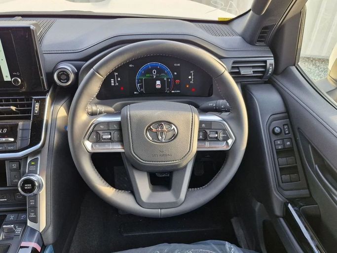 Новый Toyota Land Cruiser 300 Series, 3.4 л, 2025 в Дубае от Allied Motors Белый цвет. Other | AUTO.AE