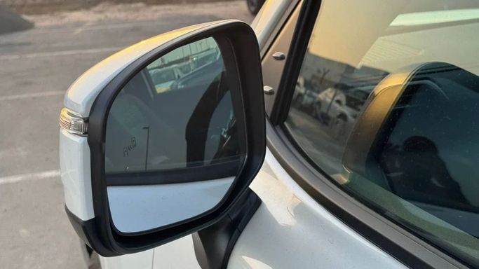 Новый Toyota Land Cruiser 300 Series, 3.3 л, 2025 в Дубае от Allied Motors Белый цвет. Other | AUTO.AE