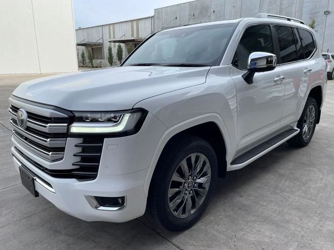Новый Toyota Land Cruiser 300 Series, 3.3 л, 2025 в Дубае от Allied Motors Белый цвет. Other | AUTO.AE