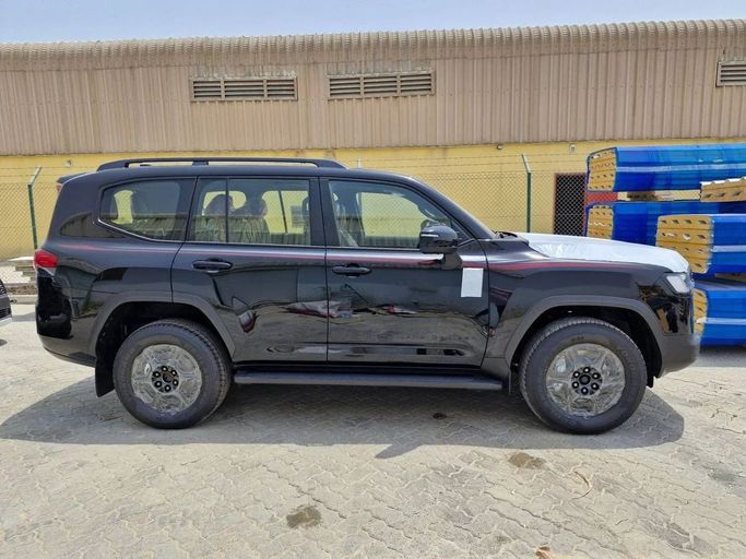Новый Toyota Land Cruiser 300 Series, 3.4 л, 2025 в Дубае от Allied Motors Черный цвет. GCC | AUTO.AE