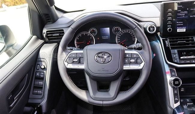 Новый Toyota Land Cruiser 300 Series, 4.0 л, 2023 в Дубае от Segrex Auto Белый цвет. Европейская | AUTO.AE