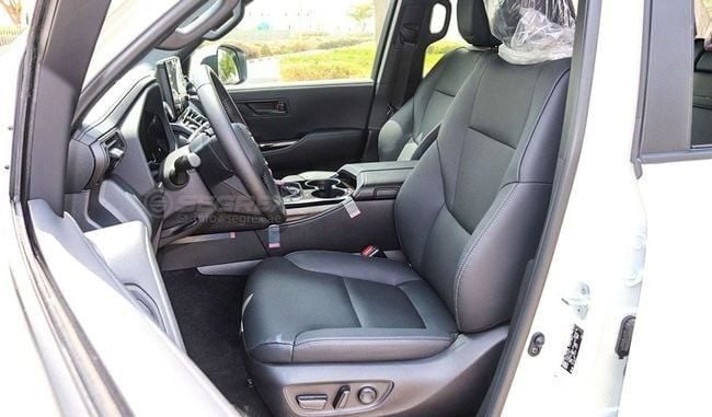 Новый Toyota Land Cruiser 300 Series, 4.0 л, 2023 в Дубае от Segrex Auto Белый цвет. Европейская | AUTO.AE