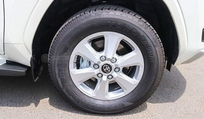 Новый Toyota Land Cruiser 300 Series, 4.0 л, 2023 в Дубае от Segrex Auto Белый цвет. Европейская | AUTO.AE