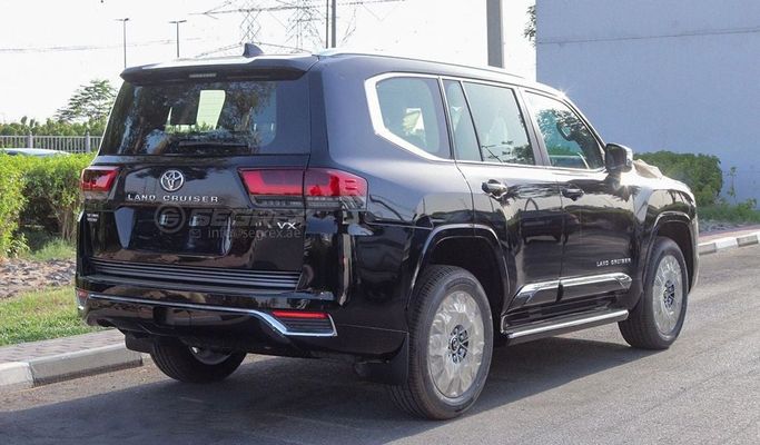 Новый Toyota Land Cruiser 300 Series, 3.3 л, 2025 в Дубае от Segrex Auto Черный цвет. GCC | AUTO.AE