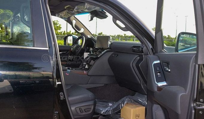 Новый Toyota Land Cruiser 300 Series, 3.3 л, 2025 в Дубае от Segrex Auto Черный цвет. GCC | AUTO.AE