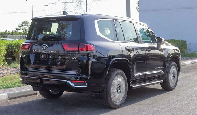 Новый Toyota Land Cruiser 300 Series, 3.3 л, 2025 в Дубае от Segrex Auto Черный цвет. GCC | AUTO.AE
