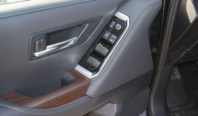 Новый Toyota Land Cruiser 300 Series, 4.0 л, 2025 в Дубае от Segrex Auto Черный цвет. GCC | AUTO.AE