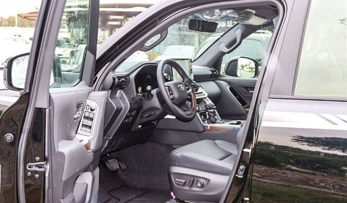 Новый Toyota Land Cruiser 300 Series, 4.0 л, 2025 в Дубае от Segrex Auto Черный цвет. GCC | AUTO.AE