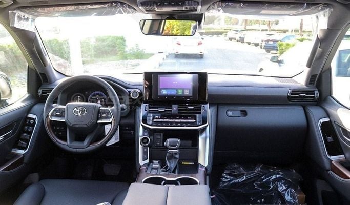 Новый Toyota Land Cruiser 300 Series, 4.0 л, 2025 в Дубае от Segrex Auto Черный цвет. GCC | AUTO.AE