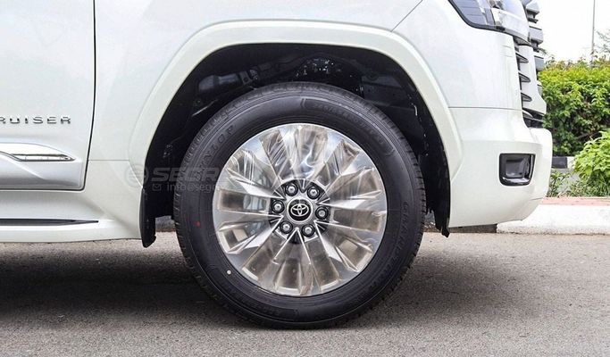 Новый Toyota Land Cruiser 300 Series, 4.0 л, 2025 в Дубае от Segrex Auto Белый цвет. Other | AUTO.AE