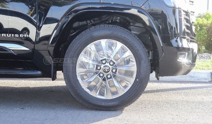 Новый Toyota Land Cruiser 300 Series, 4.0 л, 2025 в Дубае от Segrex Auto Черный цвет. GCC | AUTO.AE