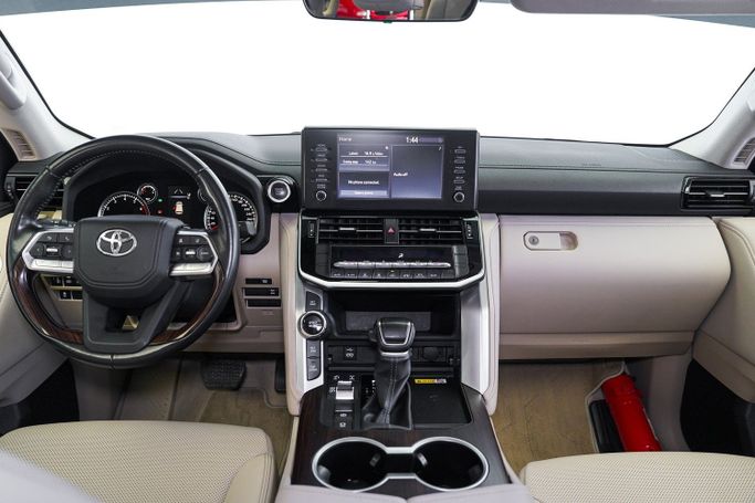 مستعملة Toyota Land Cruiser السلسلة 300, 3.4 l, 2023 في في دبي من Exotic Cars، اللون أبيض. مواصفات الخليج | AUTO.AE