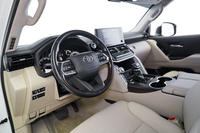 مستعملة Toyota Land Cruiser السلسلة 300, 3.4 l, 2023 في في دبي من Exotic Cars، اللون أبيض. مواصفات الخليج | AUTO.AE