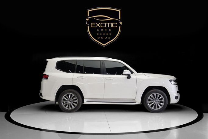 مستعملة Toyota Land Cruiser السلسلة 300, 3.4 l, 2023 في في دبي من Exotic Cars، اللون أبيض. مواصفات الخليج | AUTO.AE
