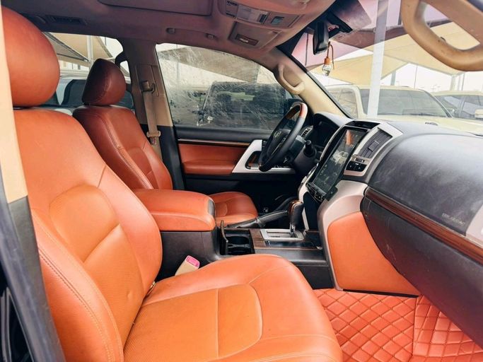 Used Toyota Land Cruiser 200 Series, 4.7 l, 2008 in Dubai by Al Nayrab Used Cars, White color. GCC Specs | AUTO.AE