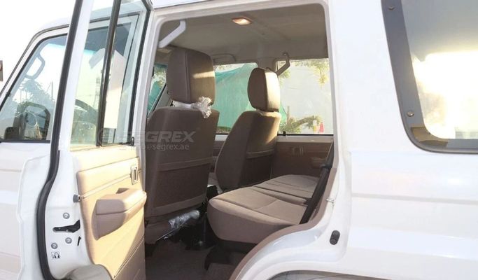 Новый Toyota Land Cruiser 70 Series Рестайлинг 2, 4.2 л, 2025 в Дубае от Segrex Auto Белый цвет. GCC | AUTO.AE