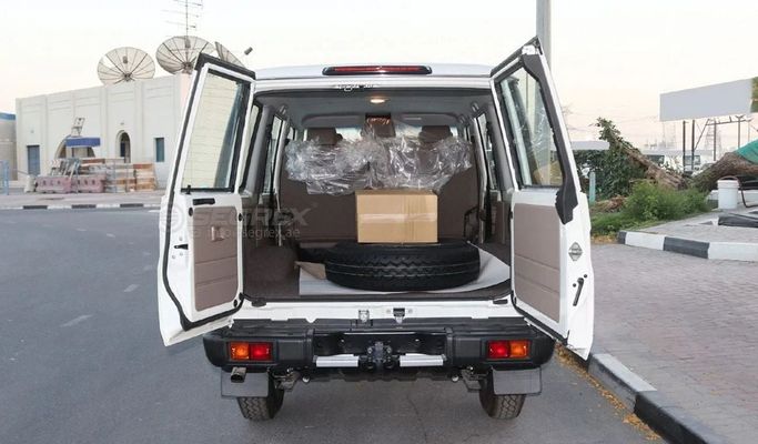 Новый Toyota Land Cruiser 70 Series Рестайлинг 2, 4.2 л, 2025 в Дубае от Segrex Auto Белый цвет. GCC | AUTO.AE