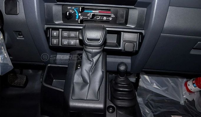 Новый Toyota Land Cruiser 70 Series Рестайлинг 2, 4.0 л, 2025 в Дубае от Segrex Auto Белый цвет. GCC | AUTO.AE