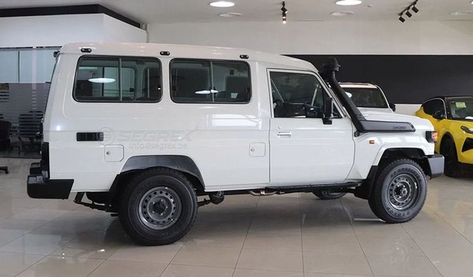 Новый Toyota Land Cruiser 70 Series Рестайлинг 2, 4.0 л, 2025 в Дубае от Segrex Auto Белый цвет. GCC | AUTO.AE