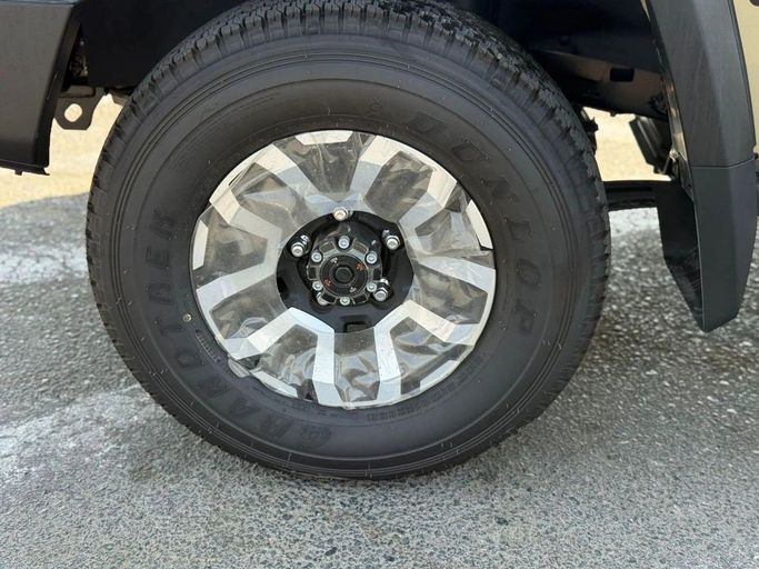 Новый Toyota Land Cruiser 70 Series Рестайлинг 2, 4.0 л, 2025 в Дубае от World Center Motors FZE Бежевый цвет. GCC | AUTO.AE